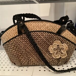 Elegant Woven Handbag with Floral Accent